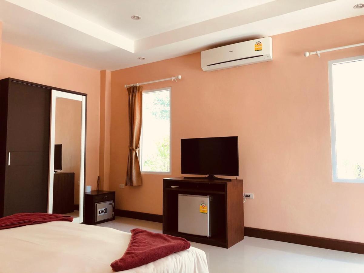 Ao Thong Beach Resort Bang Sak Exterior photo