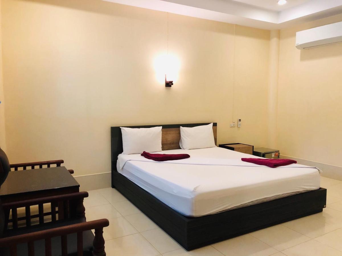 Ao Thong Beach Resort Bang Sak Exterior photo